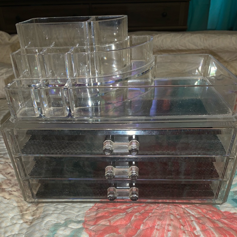 🚫SOLD🚫 Clear Acrylic Makeup Organizer - Stackable - - Picture 2 of 6